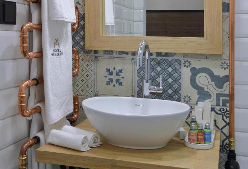 חדר סופריור לשלושה, Memories Oldtown