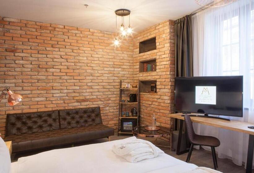 חדר דלוקס לשלושה, Memories Oldtown