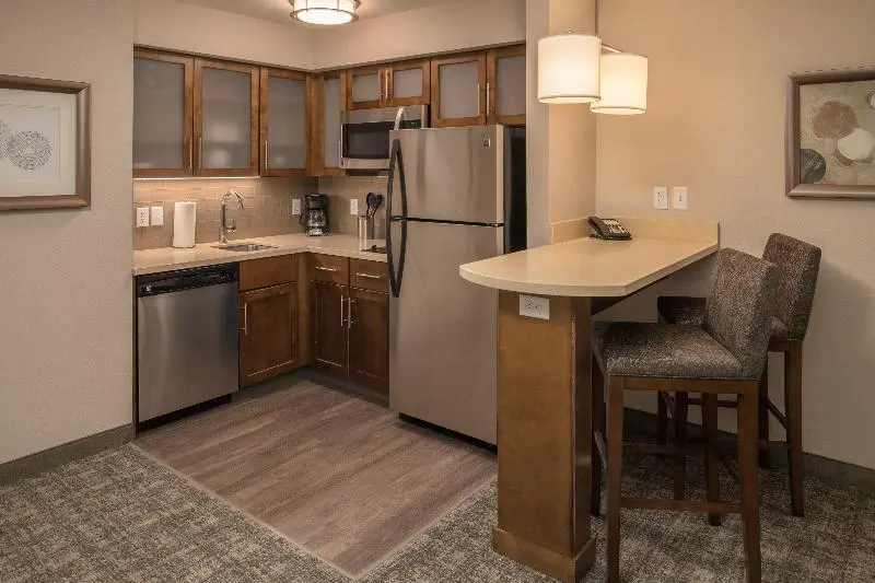 キングサイズベッドのスイートルーム, Staybridge Suites Hillsboro North, An Ihg