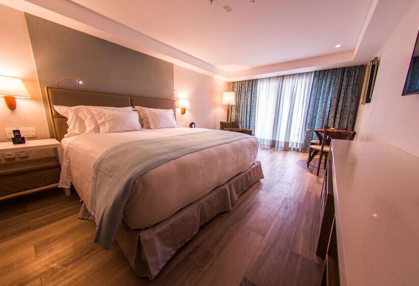 جناح بريميوم, Vogal Luxury Beach Hotel & Spa