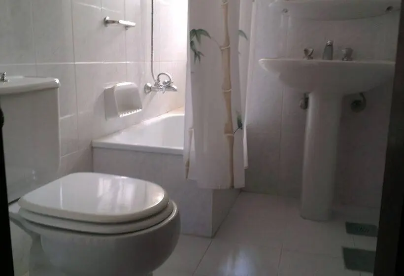 اتاق استاندارد سه نفره, Chbat
