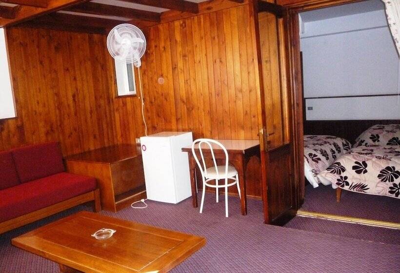 اتاق استاندارد سه نفره, Chbat