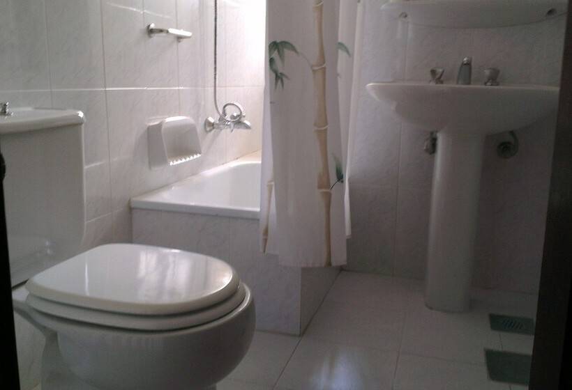 Economy Triple Room, Chbat