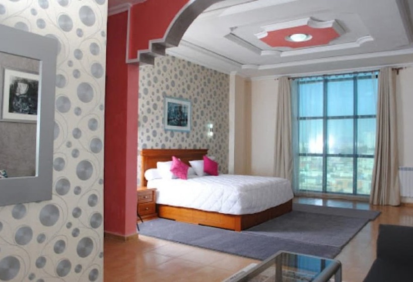 سوییت اجرایی, Maraval