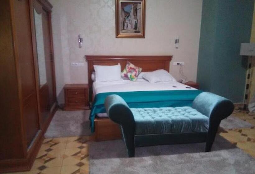 سوییت اجرایی, Maraval