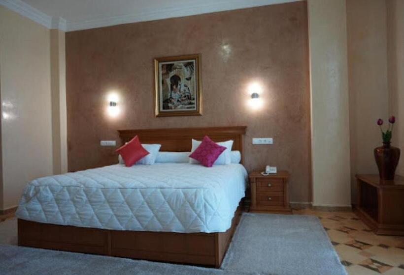 سوییت اجرایی, Maraval