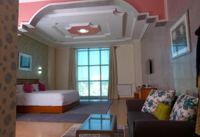 سوییت اجرایی, Maraval