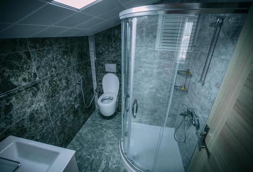 デラックススタジオ, Nova Uzungol