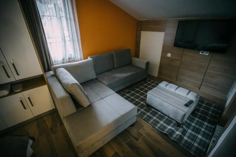 Deluxe-studio, Nova Uzungol