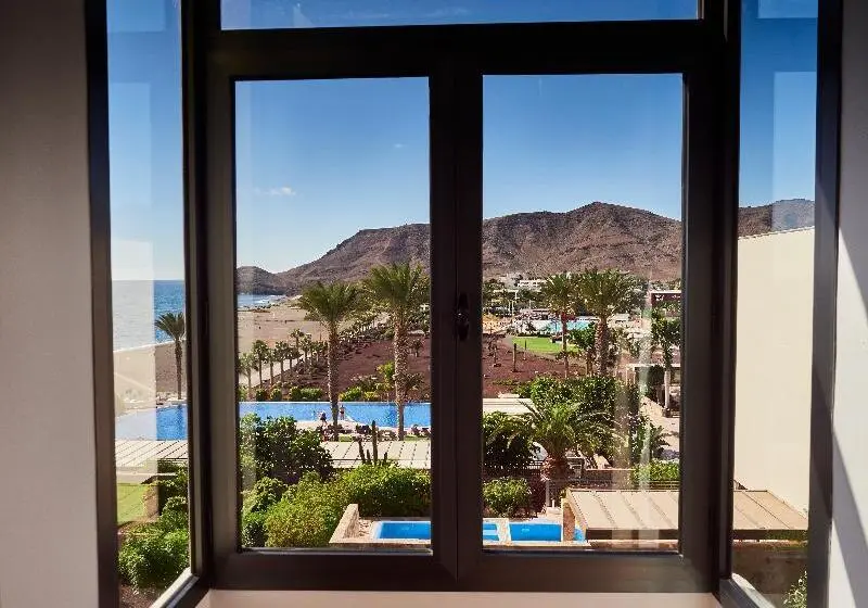 سوییت جونیور با چشمانداز دریا, Playitas Hotel