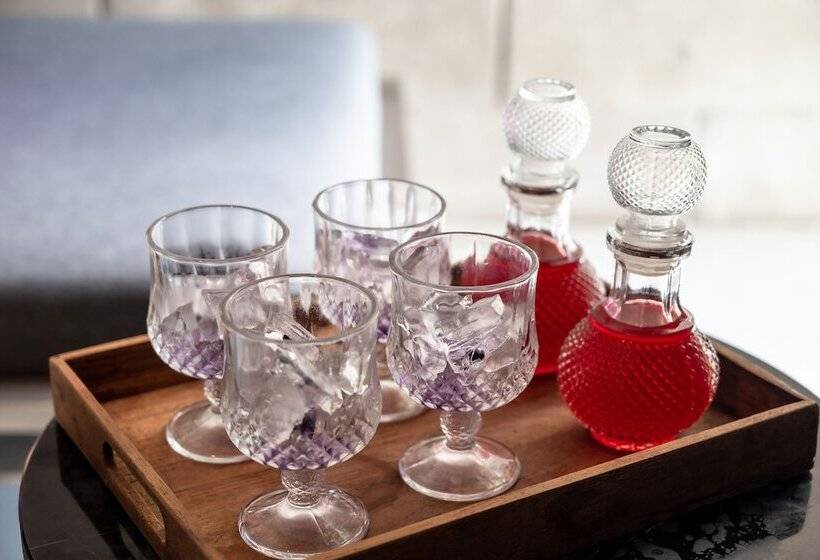 ویلای 2 خوابه, Cross Pattaya Oceanphere   Formerly X2 Pattaya Oceanphere