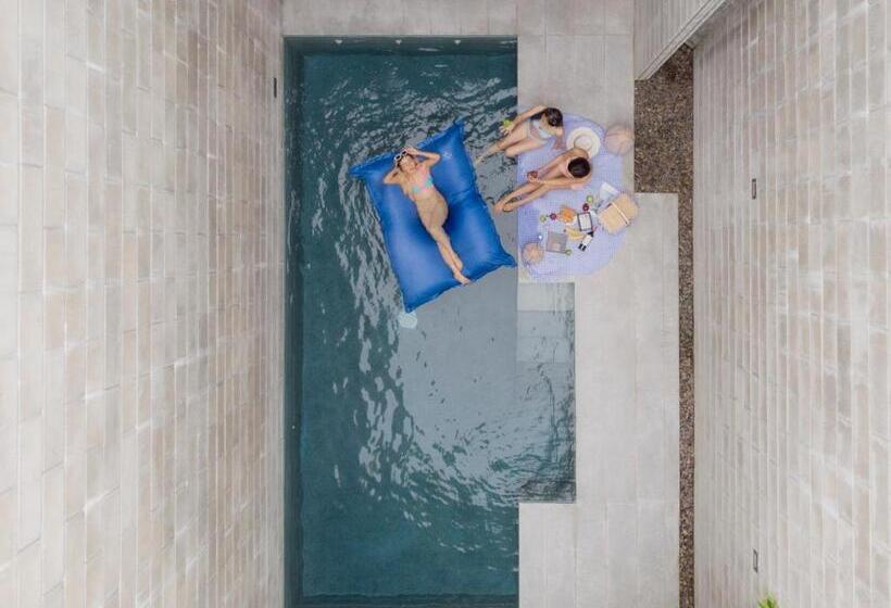 ویلای 2 خوابه, Cross Pattaya Oceanphere   Formerly X2 Pattaya Oceanphere