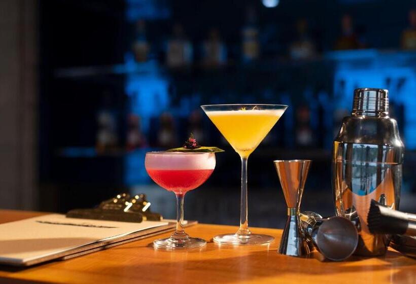 ویلای 2 خوابه, Cross Pattaya Oceanphere   Formerly X2 Pattaya Oceanphere