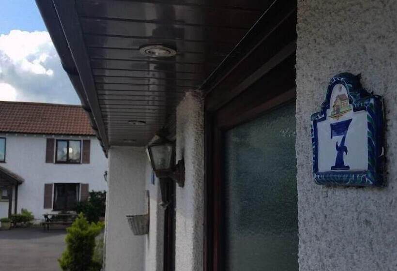 غرفة تنفيذية, Miltons Country Lodge