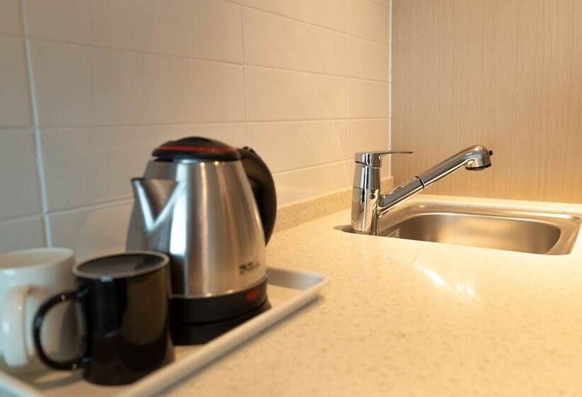 Quarto Familiar, Win Story