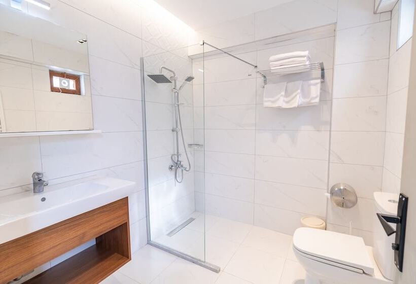 חדר דלוקס לשלושה, Assos Kartal Yuvasi