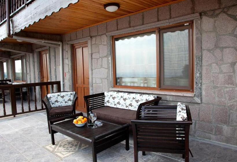 غرفة ديلوكس ثلاثية, Assos Kartal Yuvasi