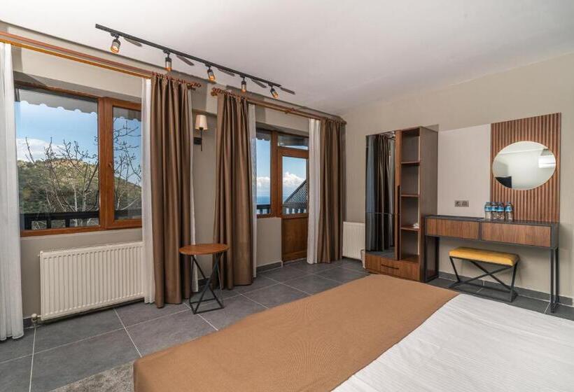 חדר דלוקס לשלושה, Assos Kartal Yuvasi