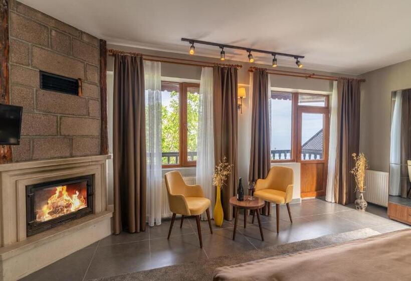 חדר דלוקס לשלושה, Assos Kartal Yuvasi