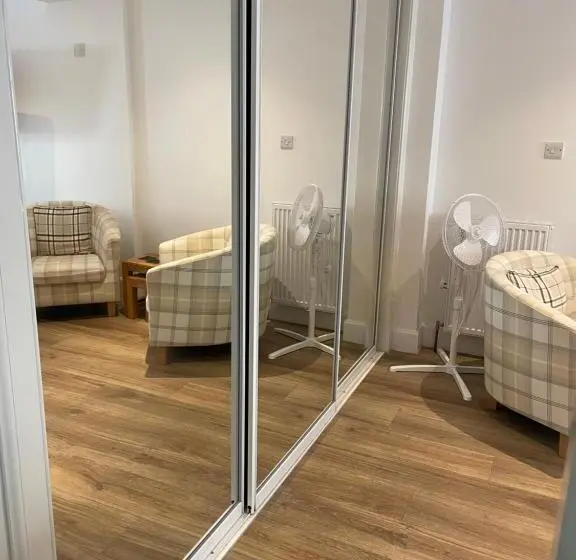 اتاق سوپریور با تخت بزرگ, The Claymore Guest House And Apartments