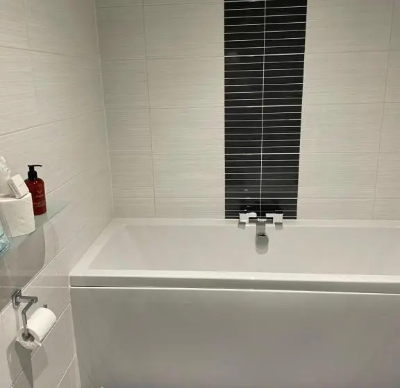 اتاق سوپریور با تخت بزرگ, The Claymore Guest House And Apartments