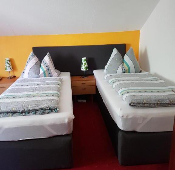 غرفة قياسية ثلاثية, Pension Streng Reinhardt