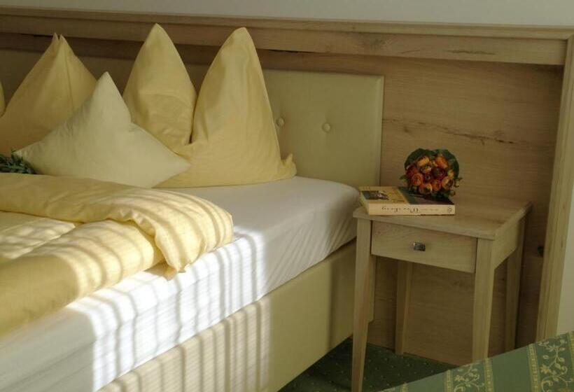 スタンダードルーム, Garni Regina