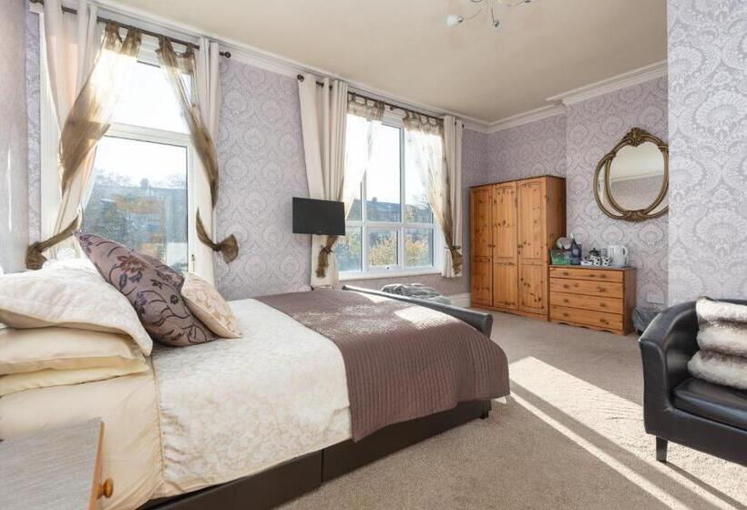 高级大房间, The Fairmile