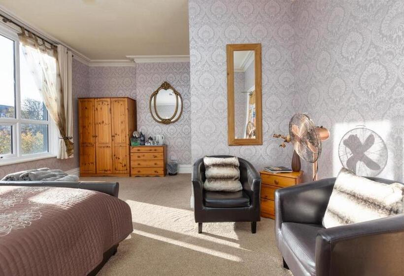 高级大房间, The Fairmile