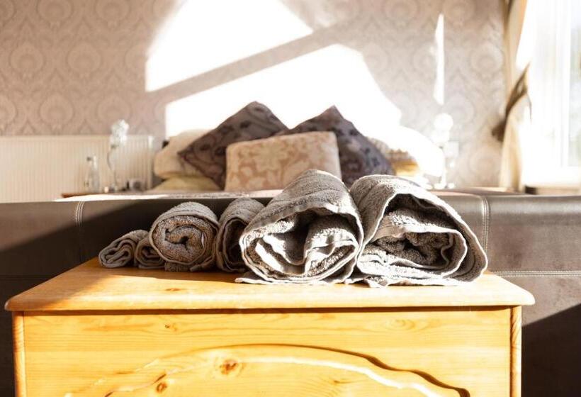 高级大房间, The Fairmile