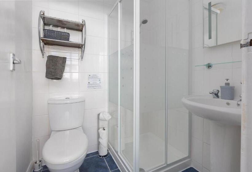 标准间, The Fairmile