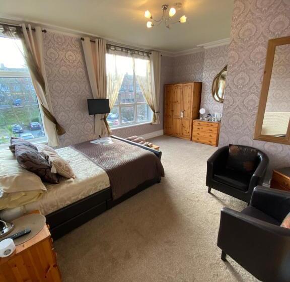 高级大房间, The Fairmile