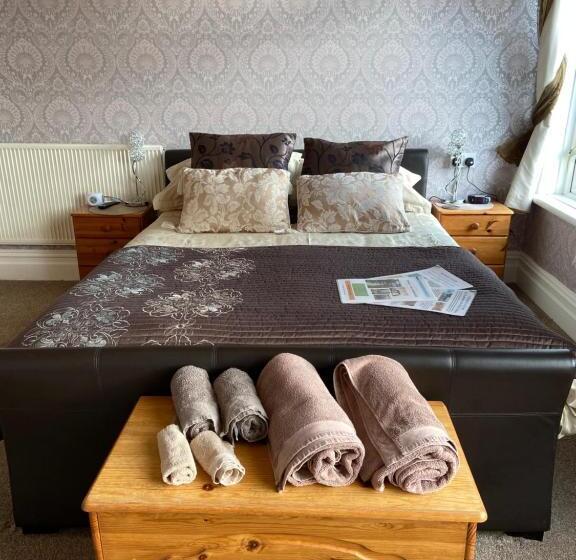 高级大房间, The Fairmile