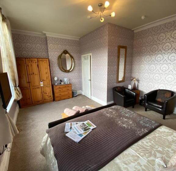 高级大房间, The Fairmile