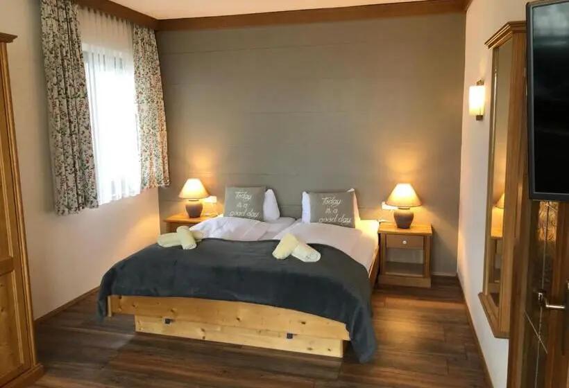 Perhehuone, Magali S, Bed & Breakfast Inclusive Summer Card
