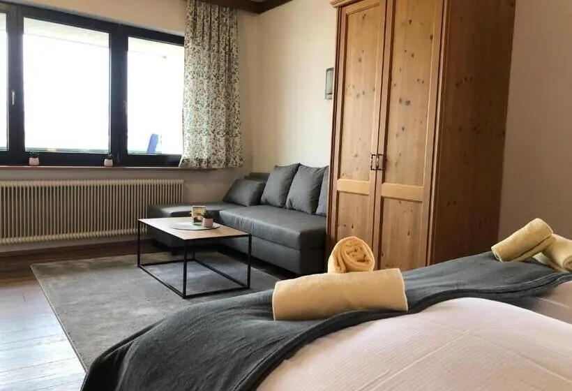 Perhehuone, Magali S, Bed & Breakfast Inclusive Summer Card