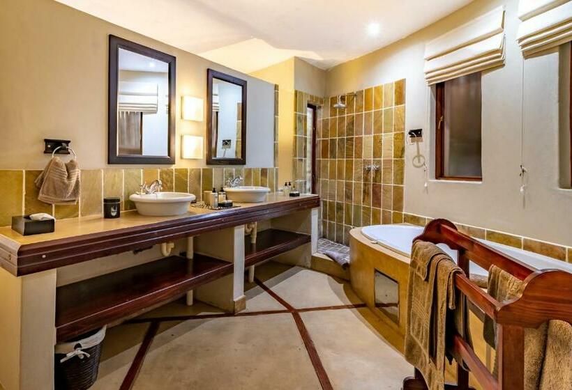 Люкс Deluxe Кровать Кинг, Blue Jay Lodge