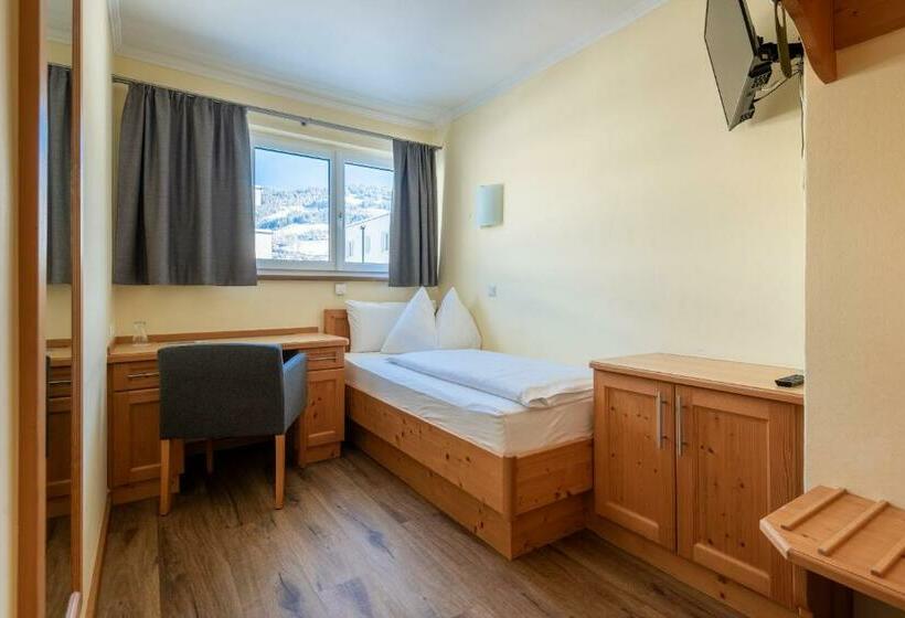 غرفة قياسية فردية, Das Martell