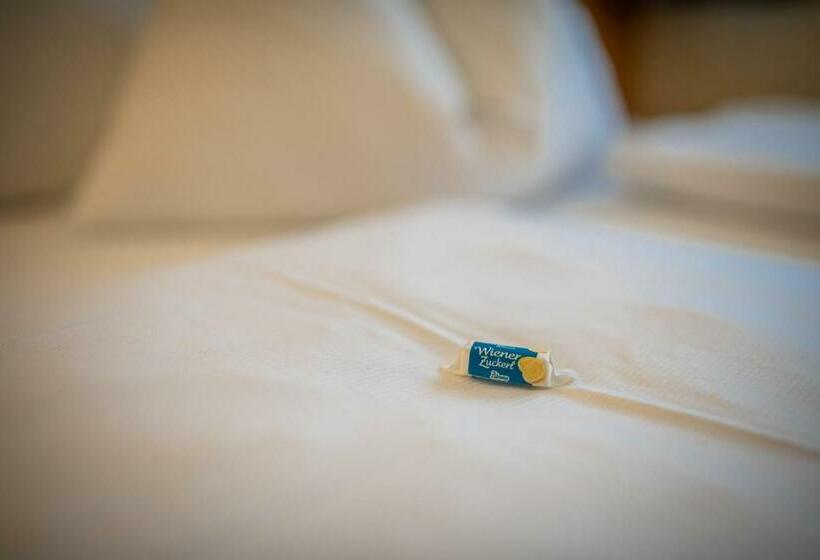 غرفة قياسية فردية, Das Martell