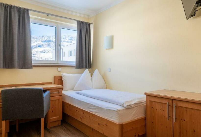 غرفة قياسية فردية, Das Martell