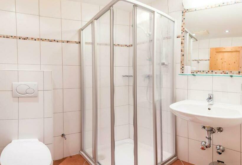 غرفة قياسية فردية, Das Martell