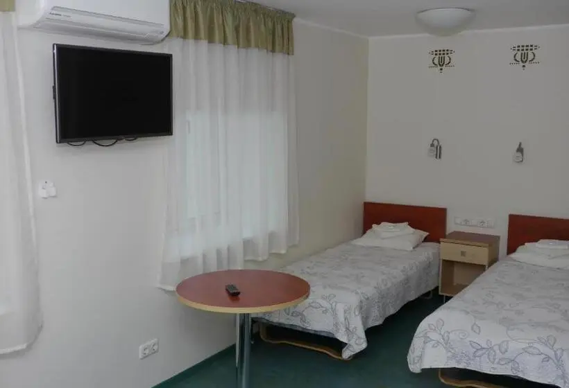 اتاق استاندارد سه نفره, Hommiku Guesthouse