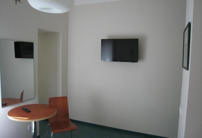 اتاق استاندارد سه نفره, Hommiku Guesthouse