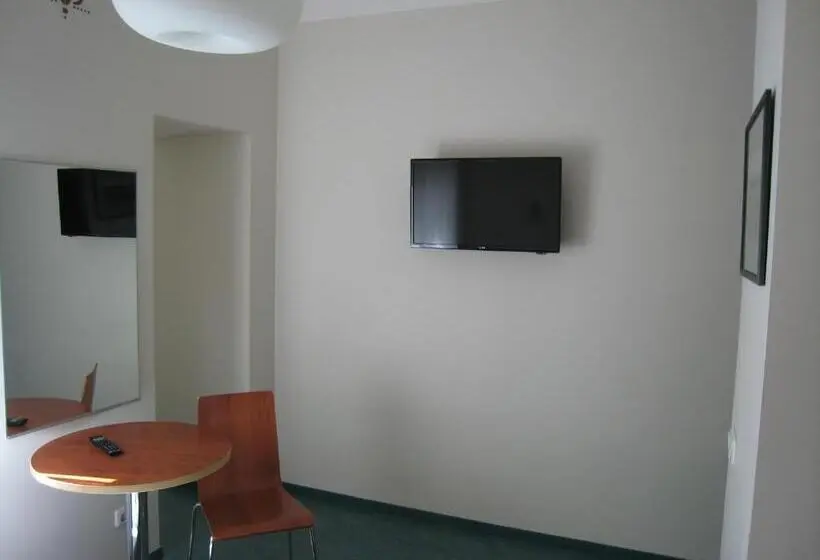 اتاق استاندارد سه نفره, Hommiku Guesthouse