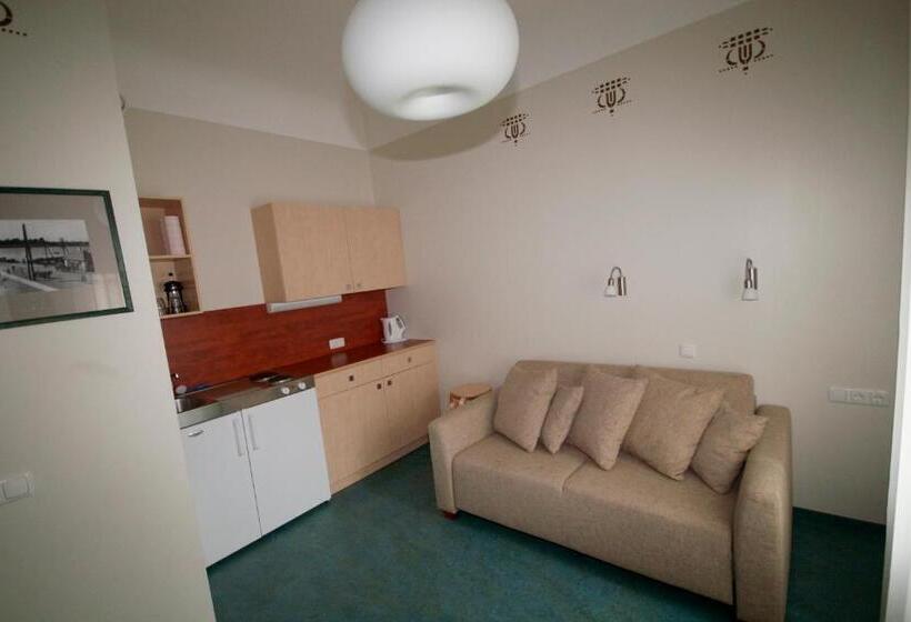 اتاق استاندارد سه نفره, Hommiku Guesthouse