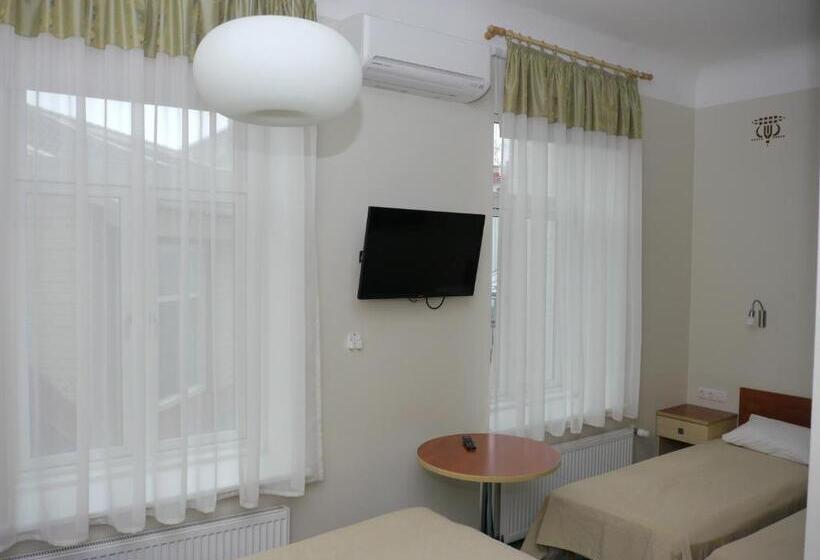 اتاق استاندارد سه نفره, Hommiku Guesthouse