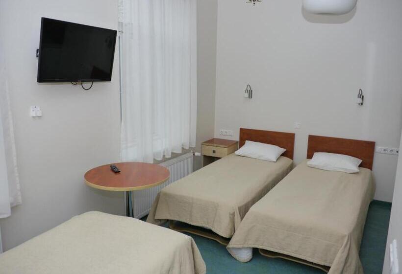 اتاق استاندارد سه نفره, Hommiku Guesthouse