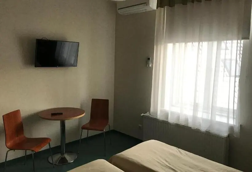 اتاق خانوادگی, Hommiku Guesthouse