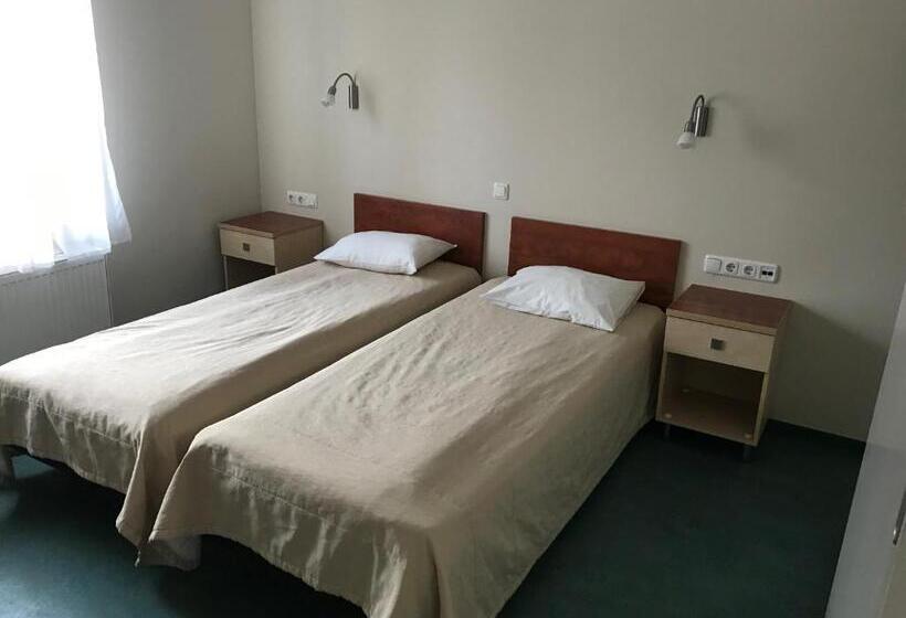 اتاق خانوادگی, Hommiku Guesthouse