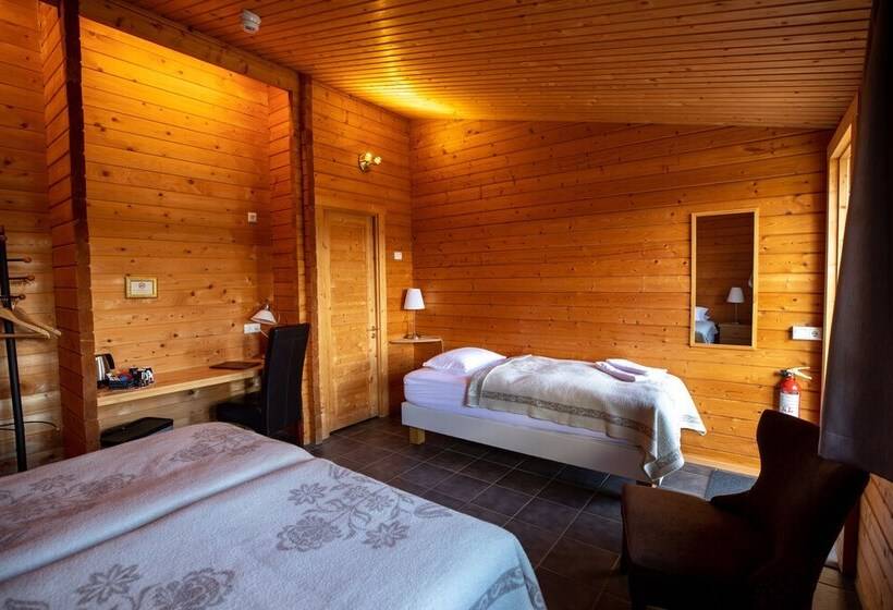 اتاق استاندارد سه نفره, Vogafjós Farm Resort